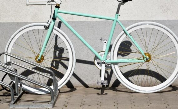 Zu sehen ist Bild 1 zum Beitrag mit dem Thema: Fahrradhalterung Boden Ratgeber