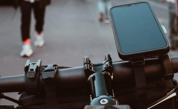 Zu sehen ist Bild 1 zum Beitrag mit dem Thema: Quadlock Fahrradhalterung: Smartphone am Fahrrad befestigen