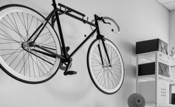 Zu sehen ist Bild 1 zum Beitrag mit dem Thema: Wie montiere ich eine Fahrradhalterung an einer Trockenbauwand